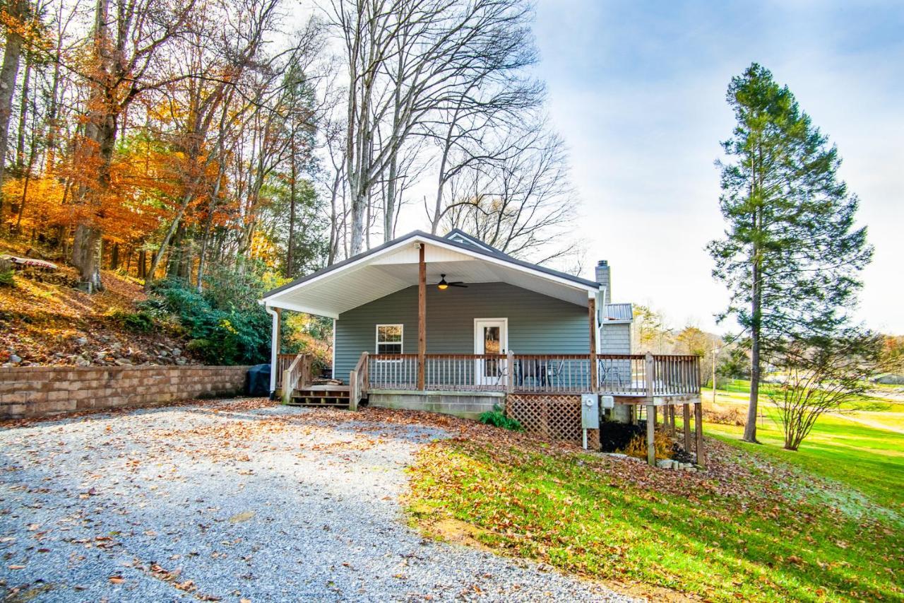 Evergreen Getaway Fire Pit And Wood Fireplace Townsend Exterior foto